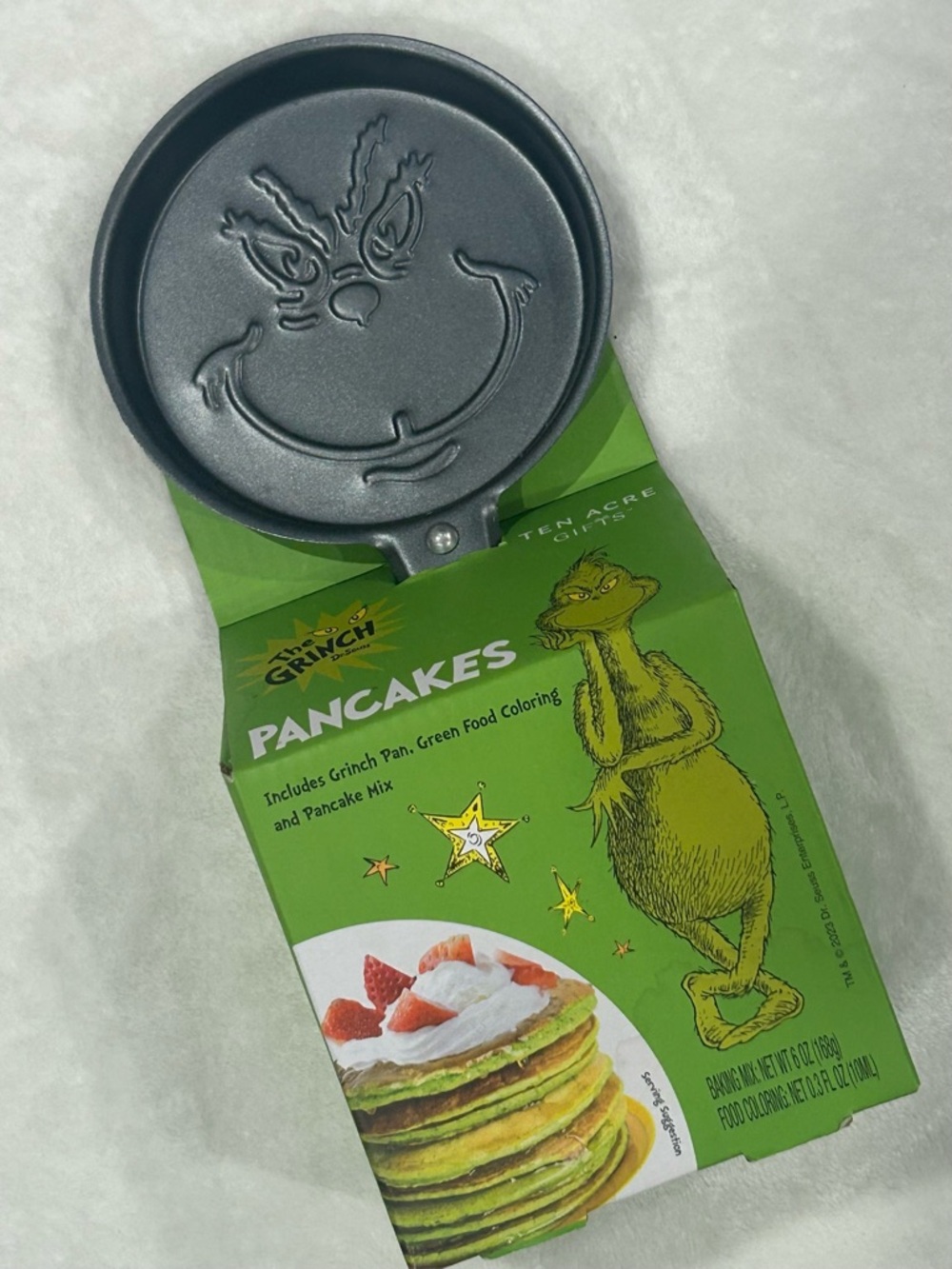 The Grinch pan and pancake mix set collectible NEW - never used - NWT